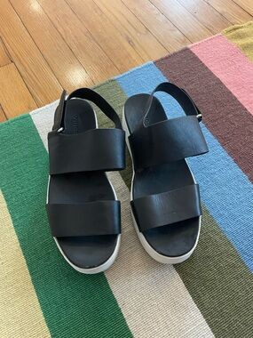 VINCE platform sandal size 8